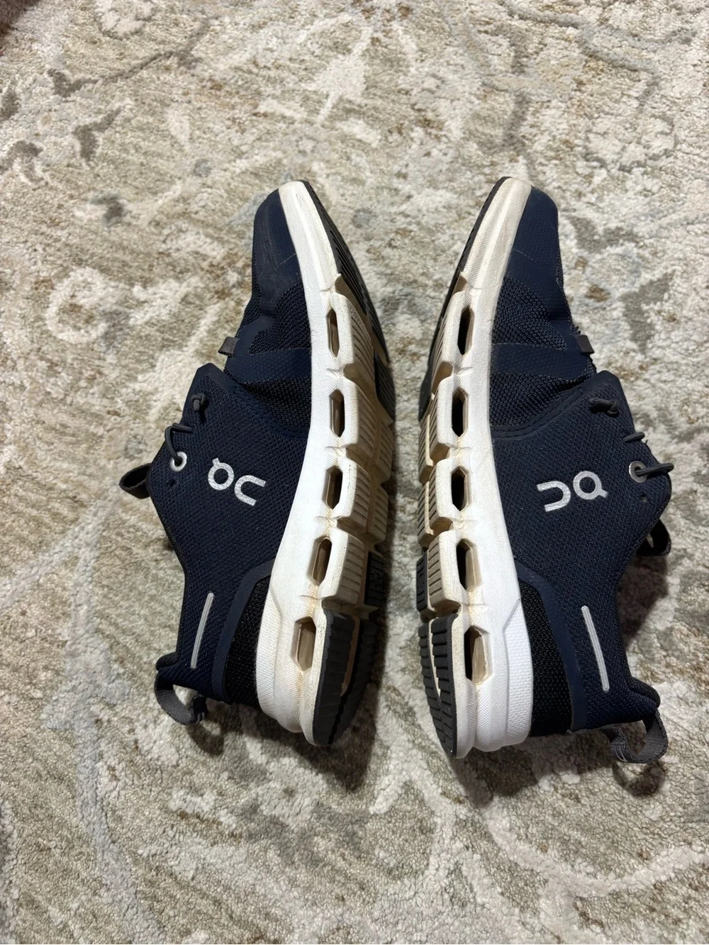 On Running Cloud kids boys Running Shoes - Navy/White size 3.5 youth